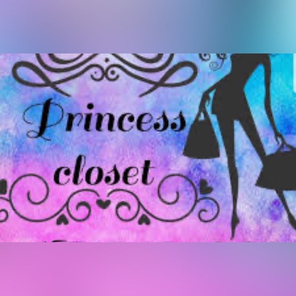 Welcome to The Princess Closet. I’m so excited you stopped by my closet. Enjoy👑 - Picture 6 of 10